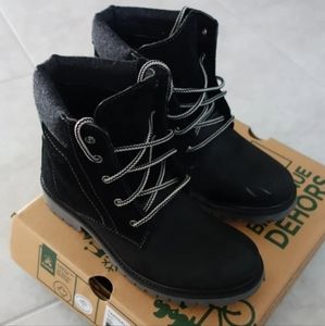 Kamik Boots Kids Youth Size 5